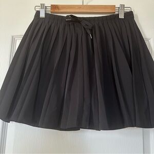 Vuori Black Pleated Skort